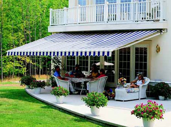 Summer is the Perfect Time to Update with a Retractable Awning