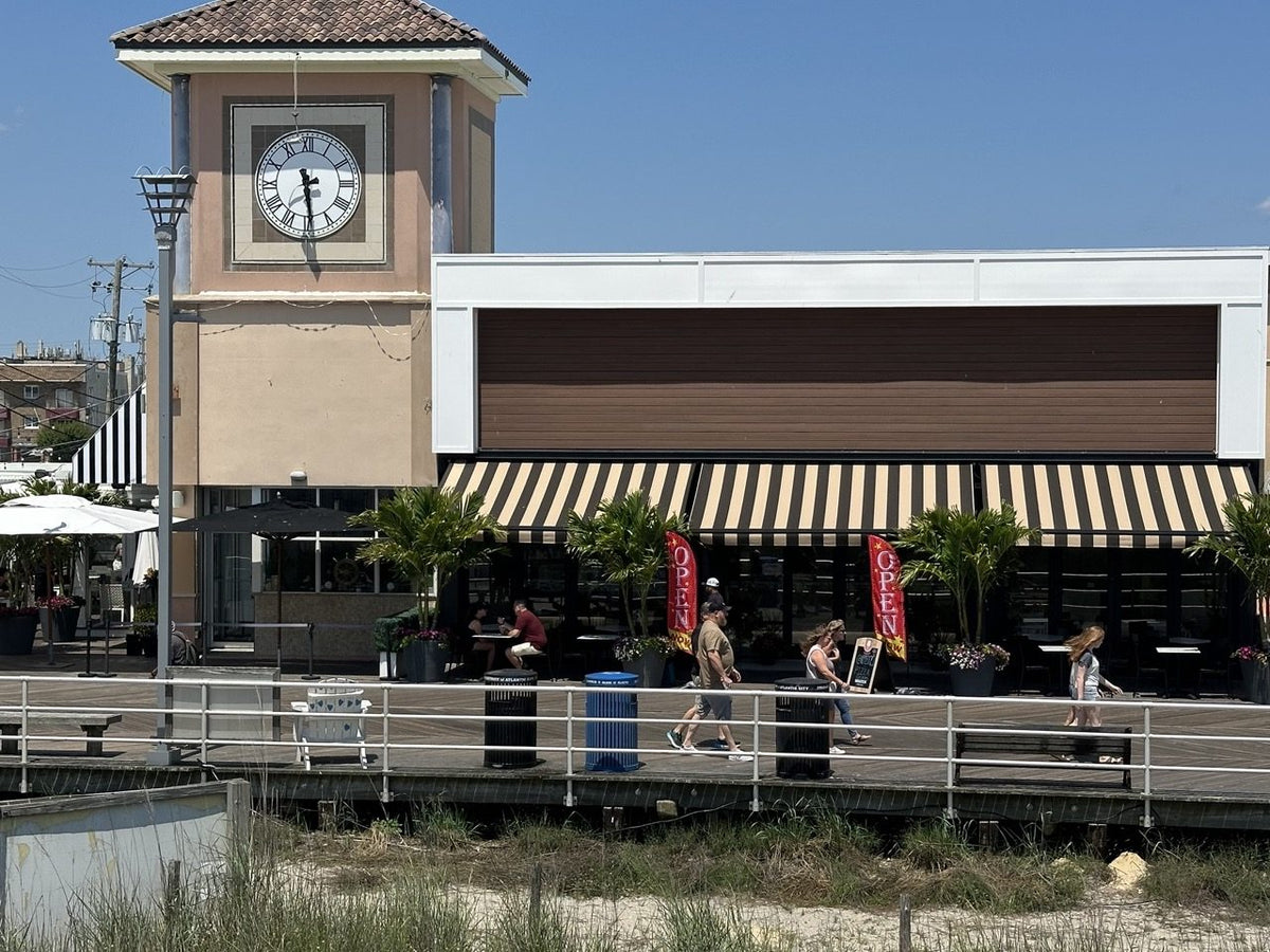 Restaurants & Cafés