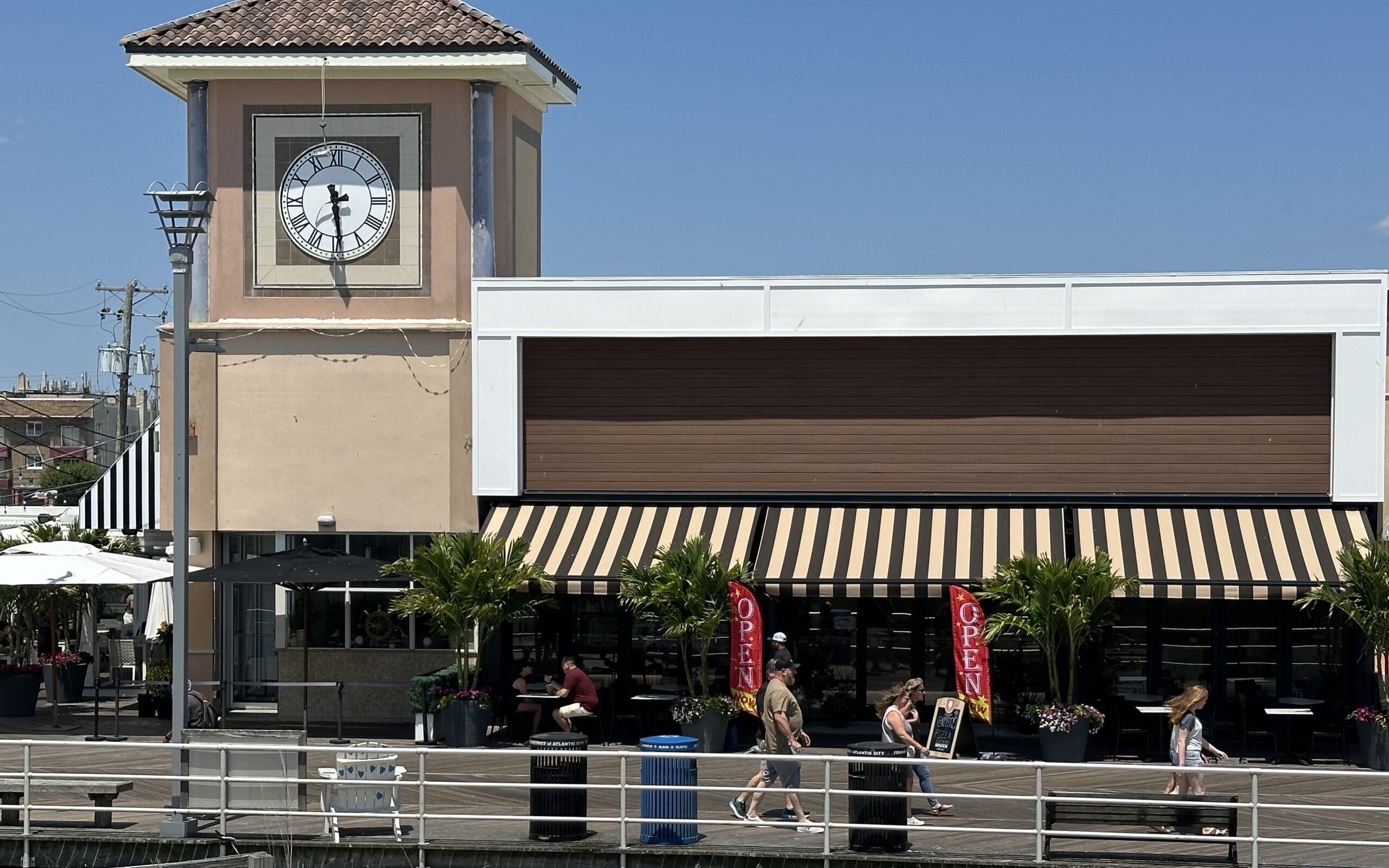 Premier Units - outside view - Onyx Frame https://eclipseshading.com/wp-content/uploads/Premier-Units-outside-view-Onyx-Frame-scaled-e1751902600303.jpg