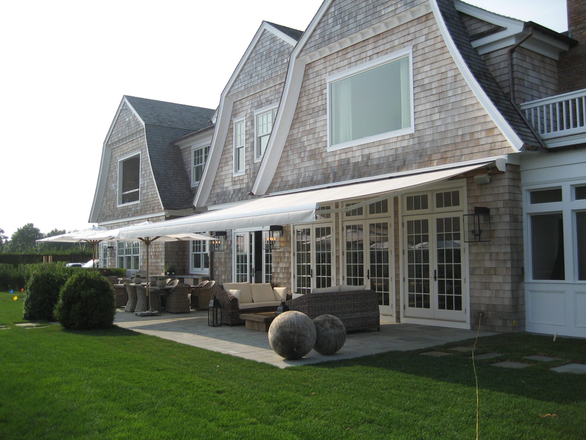 Total Eclipse - white frame- light tan fabric side view https://eclipseshading.com/wp-content/uploads/Total-Eclipse-white-frame-light-tan-fabric-side-view-2048x1536.jpg